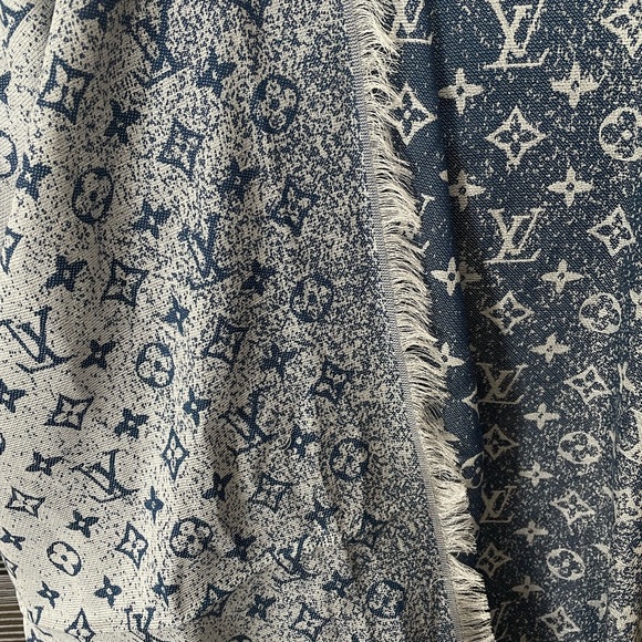 LV monogram denim shawl / scarf - Picture 2 of 6